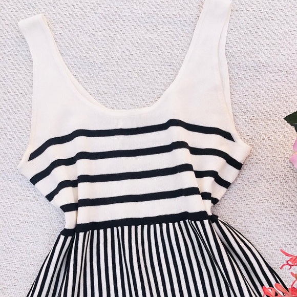 🎁New Maxi Stripped Dress - New🎁 - Picture 9 of 10